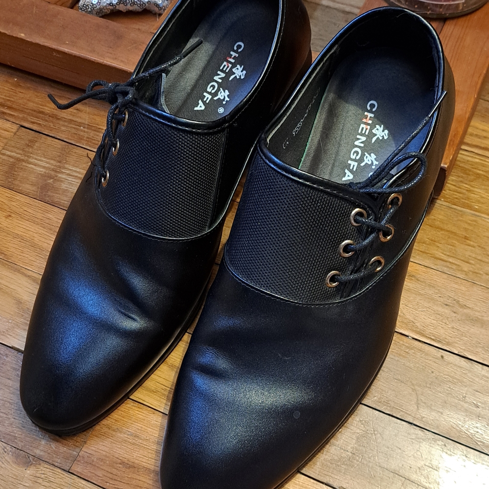 Chengfa Men's Black Dress Shoes with Side Tie. Size 9.5